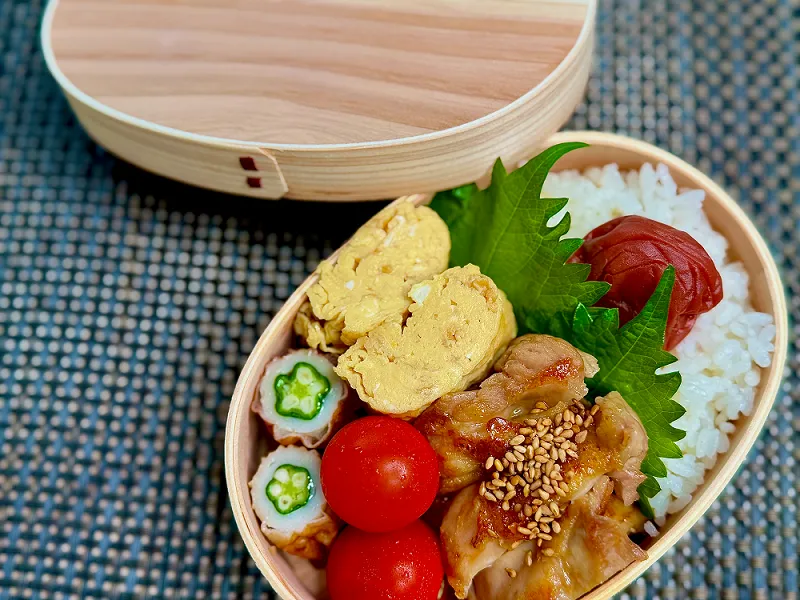 大葉で仕切った弁当
