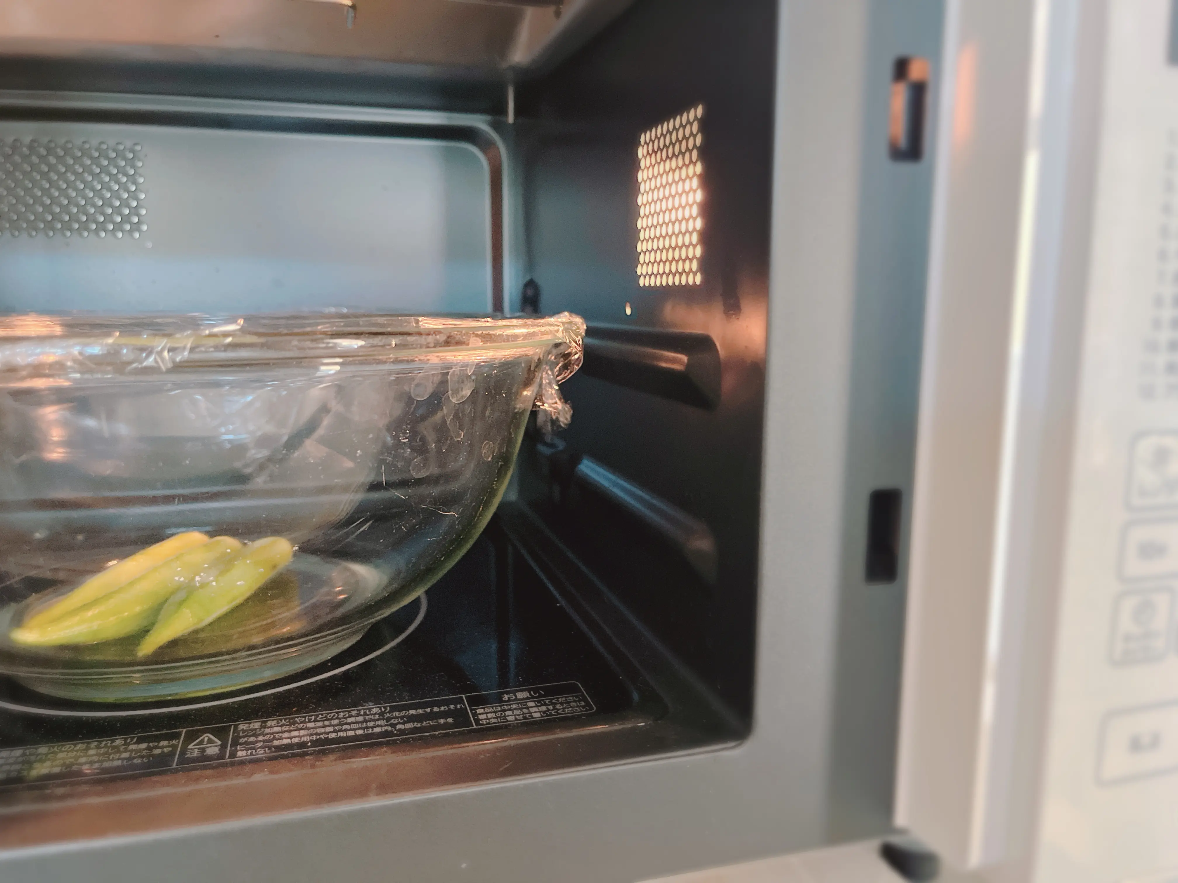 オクラを電子レンジで加熱する