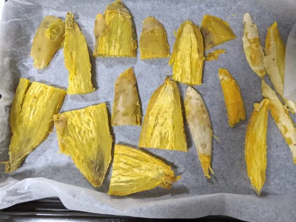 オーブンで芋を焼く
