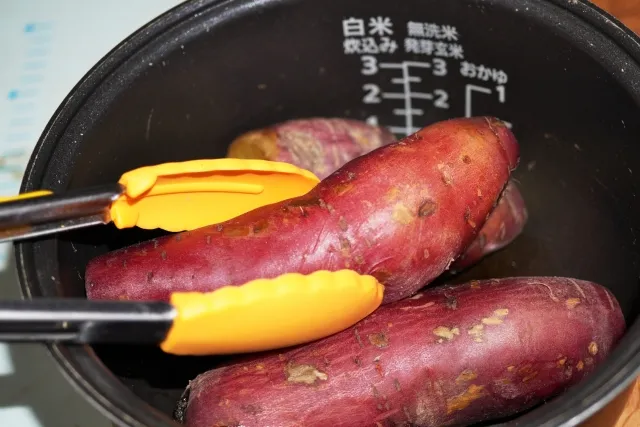 炊飯器でお芋をふかす