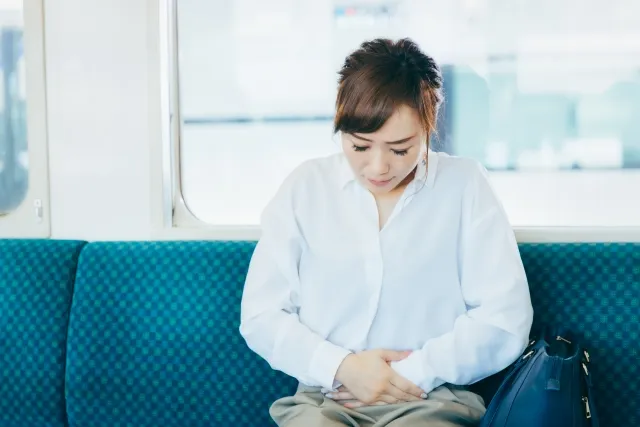 腹痛を気にする妊婦